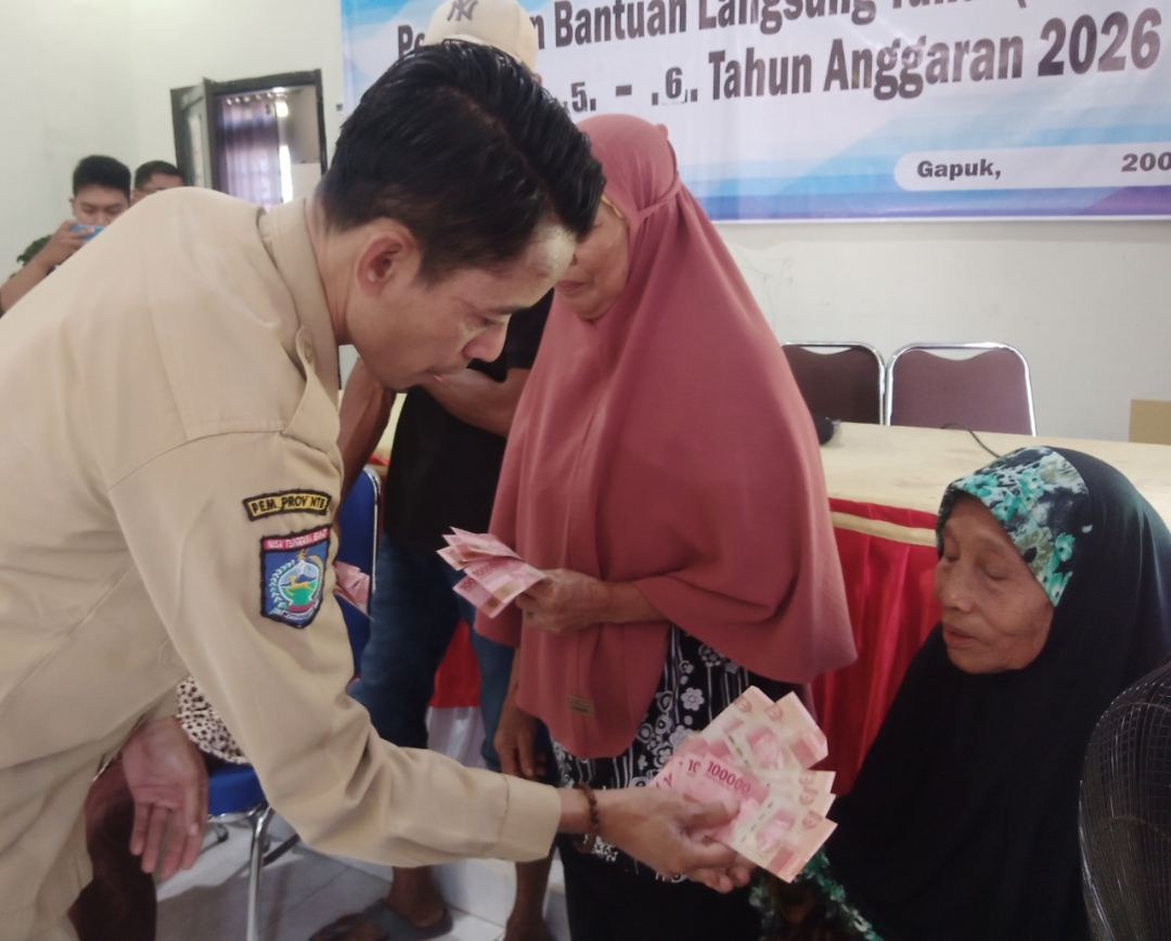 Ringankan Beban Warga Lansia, Pemdes Gapuk Pastikan Penyaluran BLT Tepat Sasaran